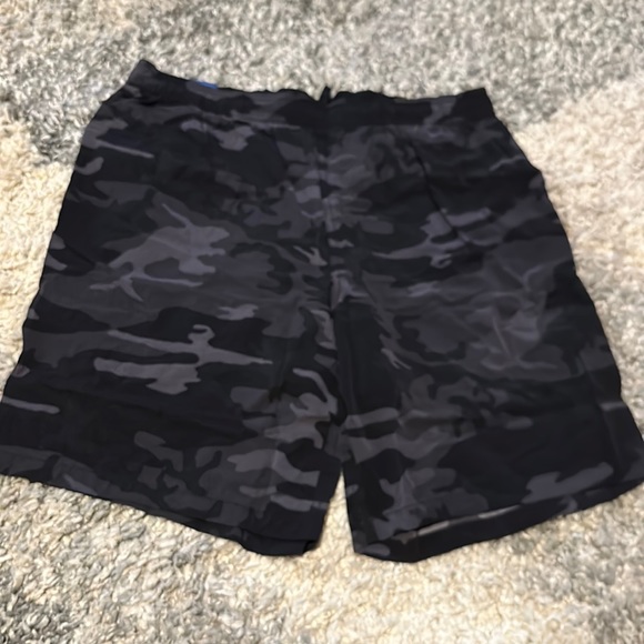 Kirkland Signature Men's Swim Shorts, Black Camouflage - Picture 8 of 13